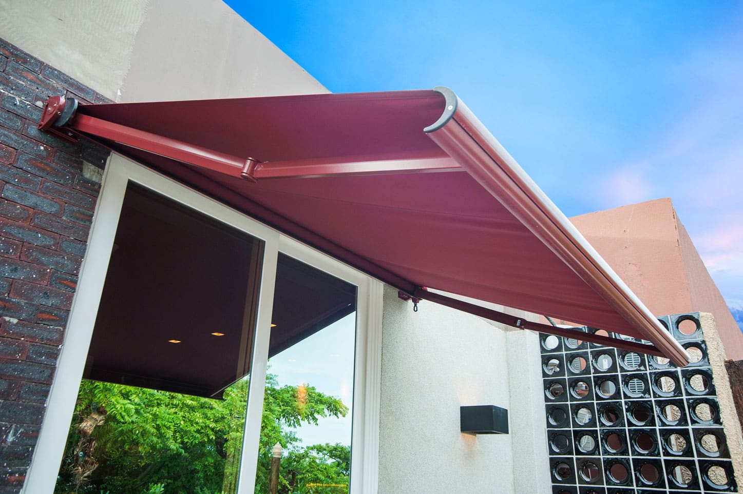 Gulung Awning MA-004: Desain Elegan untuk Perlindungan Optimal - Gambar 4